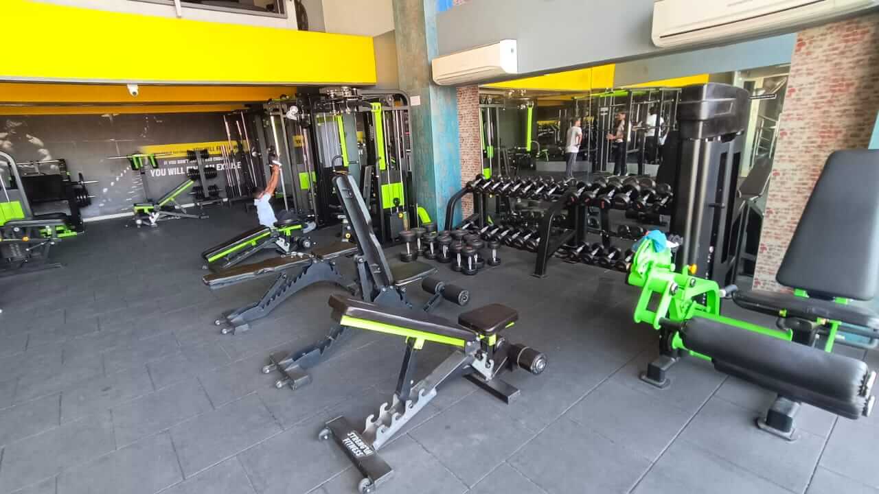 Yoga session at Intra Fitness Club Ravet gym