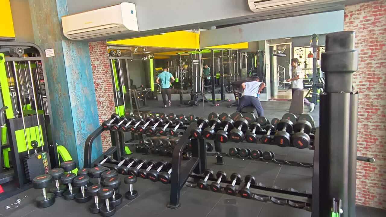 CrossFit training session at Intra Fitness Club Ravet